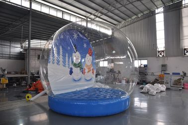 中国 販売の膨脹可能な雪ショーの球の在庫、クリスマスの雪の地球、装飾のための膨脹可能なクリスマスの表示球 工場