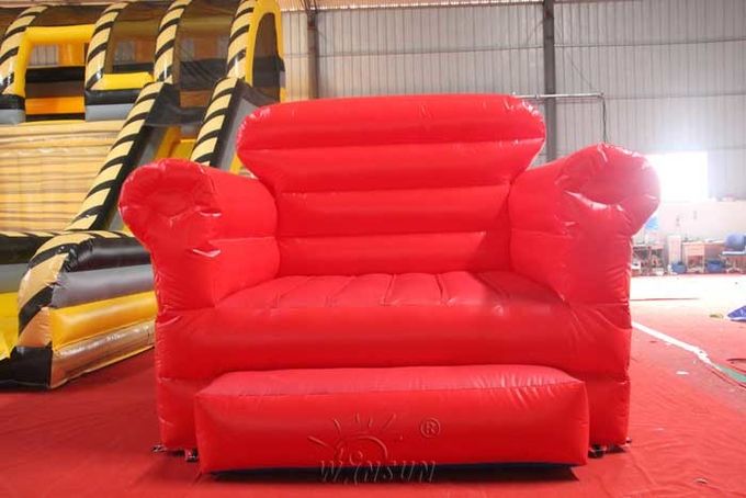 赤いソファーの作られる膨脹可能なモデル防水ポリ塩化ビニールの防水シート